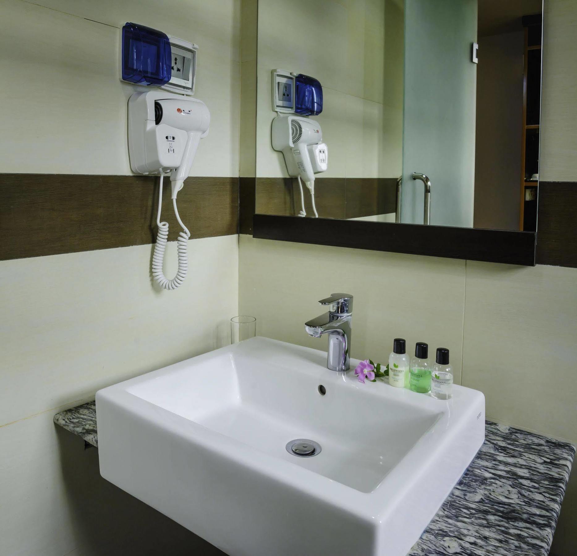 Clear Sky Inn Hulhumale Ngoại thất bức ảnh